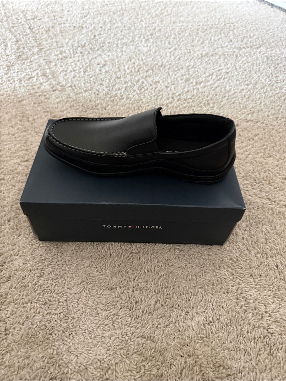 Tommy Hilfiger *Brand New * Black Men’s Slip-On Loafer with Contrast Stitching